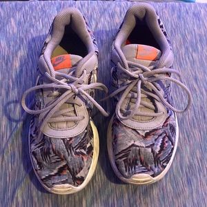 Womens 8.5 nike running shoes